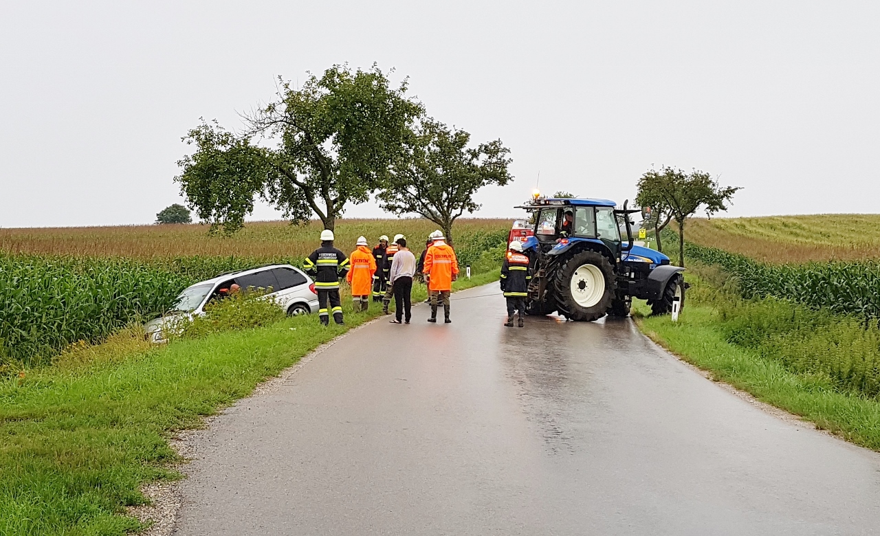 Das Unfallauto lag im Graben
